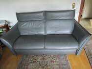 2,5 Sitzer Hukla Design Couch, Leder Rodeo Charcoal, Grau / Anthrazit, Rücken echt Leder, - Höhenkirchen-Siegertsbrunn