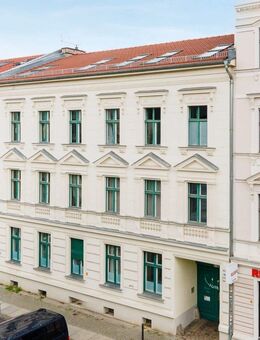 Sanierte und vermietete Altbauwohnung nahe Ostkreuz in Lichtenberg - Terrasse, moderne Bäder/Küche - Berlin