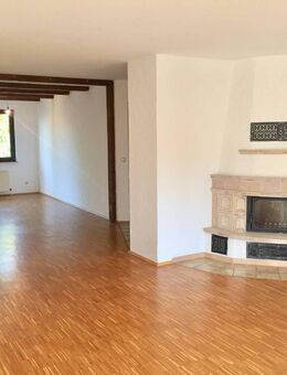 SGE-Immo 4,5 Zimmerwohnung mit Kamin und zwei Balkonen in Nordheim. - Nordheim