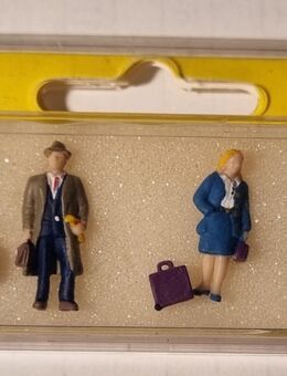 Noch-Figuren in H0 1:87 Reisende 15220 - neu OVP - Essen