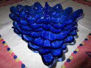 Glasschale in Traubenform mit Füßen ( Blau - Weichs