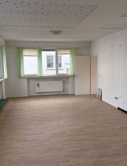 Großzügige, helle 3-Zimmer-Erdgeschosswohnung in Ruhiger Lage von Niederense - Ense