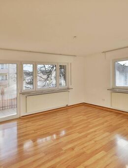 Schöne, helle und sehr gepflegte Wohnung mit großem Balkon - Ludwigsburg