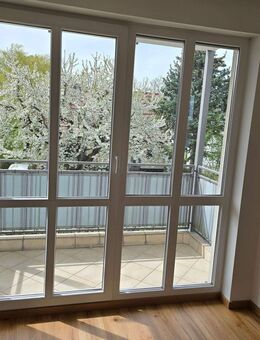 Lichtdurchflutet, Blick in die Stadt u. bis Radebeul, sonnige freie 2-RW mit West-Balkon u. Einbauküche in Dresden Briesnitz - Dresden