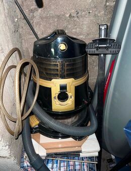 Wasserstaubsauger und Luftreinigungssystem. - Wesseling