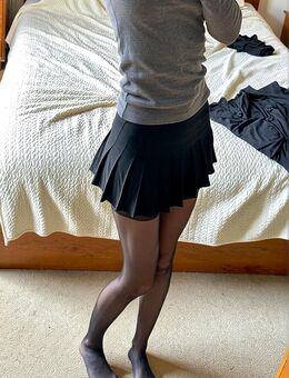 Schöner Faltenrock zu verkaufen! - Köln Zentrum