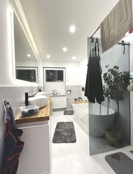 Zweifamilienhaus mit fortschrittlichem Smart-Home-System und weitläufigen Garten - Berkatal