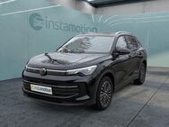 VW Tiguan, 2.0 TDI Life, Jahr 2024 - München