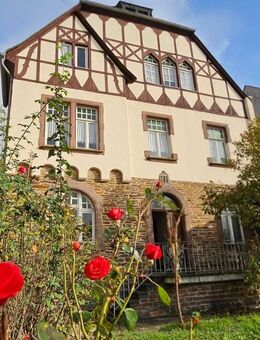 Großzügiges Fachwerkhaus mit Garten in direkter Mosellage in Zell-Merl - Zell (Mosel)