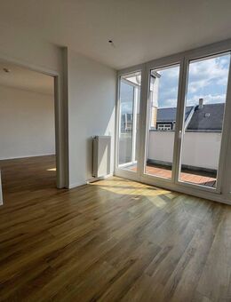 Sonnige Dachterrrasse * moderne Bodenbeläge* Wanne + Dusche* - City-Nah - Chemnitz