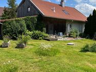 Sehr gemütliches und idyllisch gelegenes Einfamilienhaus mit großem Grundstück inkl. bebaubarem Bauland und schönen Fernblick - Büchlberg