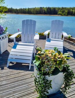 Hochwertiger Outdoor-Stuhl mit Hocker und holz-typischer Maserung - Rorschach