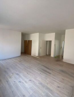 Helle 2-Raum-Wohnung im Zentrum - frisch saniert, auf Wunsch mit EBK - Cottbus