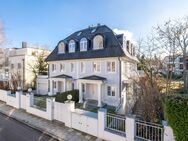 Bezugsbereite, geräumige Haushälfte mit Lift und Südgarten - München
