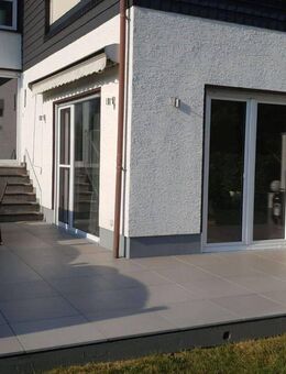 Exklusive, geräumige 4-Zimmer-Wohnung mit herrlichem Garten, EBK, Pool und Sauna - Erzhausen