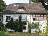 Individuelles Einfamilienhaus mit großem Garten in ruhiger und begehrter Hanglage. Provisionsfrei! - Bad Bramstedt