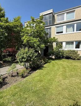 Helle 3 Zimmerwohnung mit Balkon und Tiefgaragenstellplatz in Blankenese - Hamburg