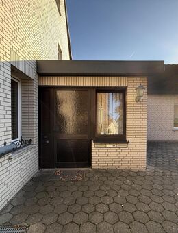 Attraktive Kapitalanlage: Mehrfamilienhaus mit Gewerbefläche und großem Grundstück - Emmerthal