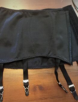 Vintage Strumpfhalter mit 6 Strapsbändern (solide Qualität) - Marl Zentrum