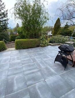 Exklusives Wohngefühl wie im eigenem Haus- Traumhafte 4 Zimmerwohnung mit gr. Garten, 2 Terrassen und separatem Eingang - Iserlohn