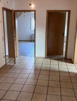 Renovierte 3-Zi.-DGW mit Gartenanteil - 91056 Erlangen-Hüttendorf - Erlangen