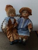Porzellan Puppen, Kinder auf einer Bank in 14089