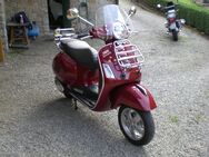 ABSOLUT NEUWERTIGE VESPA GTS 300 TOURING, NUR 3500 KM, EXTRAS,TÜV NEU! - Stolberg (Rheinland, Kupferstadt)