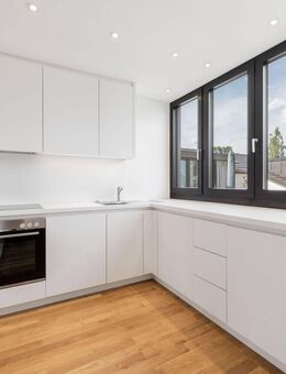 Ästhetisch sanierte 2,5-Zimmer-Dachgeschosswohnung in Parknähe - München