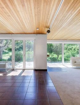 Architektonisch ansprechendes Einfamilienhaus mit großzügigem Garten und Wellnessbereich mit Pool - Lappersdorf