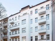 3-Zimmer-Altbauwohnung mit Balkon in begehrtem Weserkiez! - Berlin