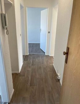 Schöne helle frisch renovierte und sofort verfügbaren, 3 Zimmerwohnung mit Balkon - Heldrungen