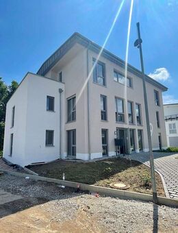 Hermann Immobilien: Main. Modern. Mein Zuhause. - Stilvolle Wohnung mit Dachterrasse (ETW 3.5) - Hainburg