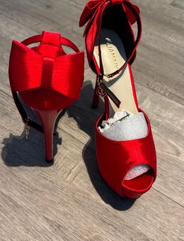 Neue rote Heels Gr. 37 - Bremen