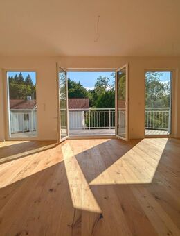 AM FUßE DER BERGE - MIT DACHTERRASSE & SÜDWESTGARTEN, EICHENPARKETT, WÄRMEPUMPE - Bad Heilbrunn