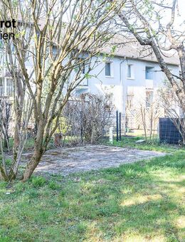"Frisch renoviert, Parkettböden saniert, TOP 2 ZKDB mit 2 Balkonen, Garten und PKW-Stellplatz." - Trier