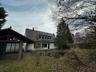 Naturnah wohnen in Fürth ~ großes 2-Parteienhaus mit Traumlage in Oberfürberg ~ 1242 m² Gartenlandschaft ~ 2 Garagen ~ KfW-Förderfähig!!!! - Fürth