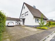 gepflegtes Einfamilienhaus mit angrenzenden Bungalow - Generationenwohnen in ruhiger Wohnlage - Übach-Palenberg