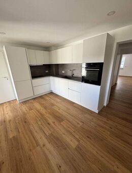 Neu renovierte 2 Zimmer EG-Wohnung mir 67 qm & Terrasse - Zeil (Main)