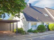 Überraschend anders: Besondere Doppelhaushälfte mit Carport in Lohe-Rickelshof bei Heide - Lohe-Rickelshof