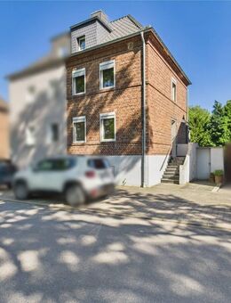 Modernisierungsbedürftige Doppelhaushälfte in guter Lage in Düren-Rölsdorf - Düren