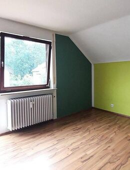 Gepflegte 3 Zimmer-DG-Wohnung mit Balkon, in ruhiger Lage, inkl. Kfz-Stellplatz! - Heiningen (Baden-Württemberg)