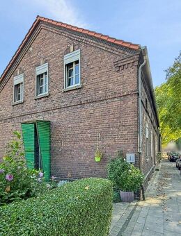 Historisches Schmuckstück mit Gartenidylle: Charmantes Zechenhaus in Oberhausen-Alsfeld - Oberhausen