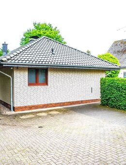 Einfamilienhaus (Bungalow) mit Garage in rückwärtiger Wohnlage - Oldenburg