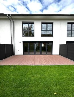 Geringe NK durch Luftwärmepumpe, Solar, Kaminzug! Lichtdurchflutetes Reihenmittelhaus in Rövershagen - Rövershagen