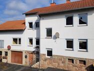 GERÄUMIG!!! Zweckmäßiges Einfamilienhaus mit Garagen und Nebengebäude - Kirchheim (Hessen)