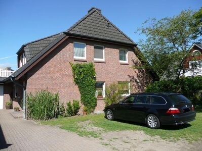 Großzügige 3 Zimmer DG Wohnung im 2-Familienhaus mit ca. 100 m² und ausg. Spitzboden