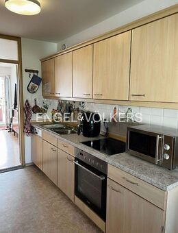 Helle, großzügige 4,5-Zimmer-ETW mit Fernsicht, Garage, Stellplatz . barrierefrei zugängig und vermietet - Tübingen