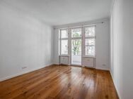 Stilvoller Altbau: Leben mit zwei Balkonen und Designküche - Berlin