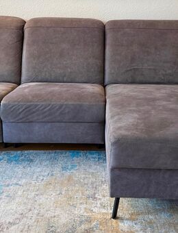 Ecksofa mit Federkern, stufenlose verstellbarer motorisierter Sitz - Leverkusen