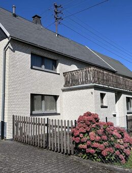Charmantes Einfamilienhaus mit schönem ebenerdigem Grundstück. - Langenbach (Kirburg)